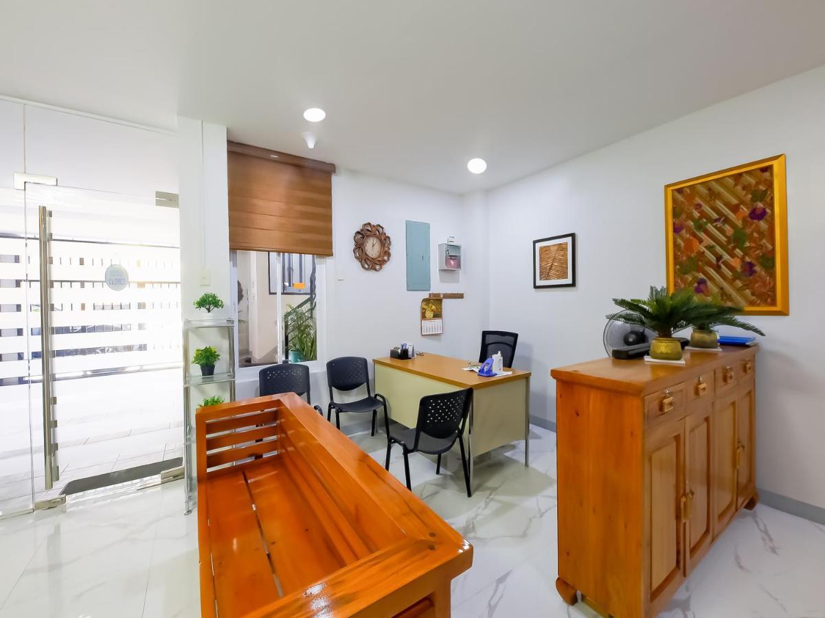 Oyo 848 Dona Aurora Condotel Quezon City Dış mekan fotoğraf